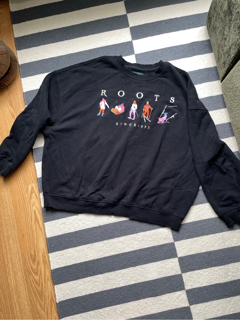 Roots embroidered skiers crewneck